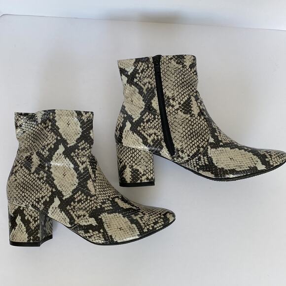 Womens 9 booties Memory Foam Fall ankle boots Stretch Boho Snake Time and Tru - Picture 12 of 15